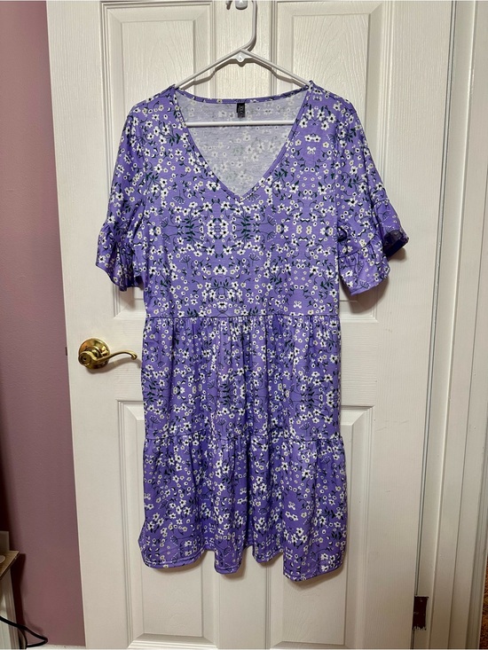 Dresses & Skirts - NCLOOK Large Purple Floral V-Neck Tiered Women’s Dress